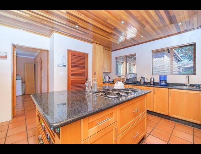 6 BEDROOM HOUSE FOR SALE IN RUIMSIG